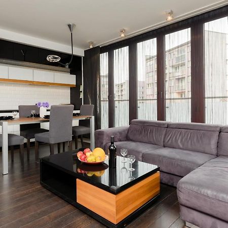 Warsaw Srodmiescie Riverside Three-Bedroom Apartment By Renters Exterior foto