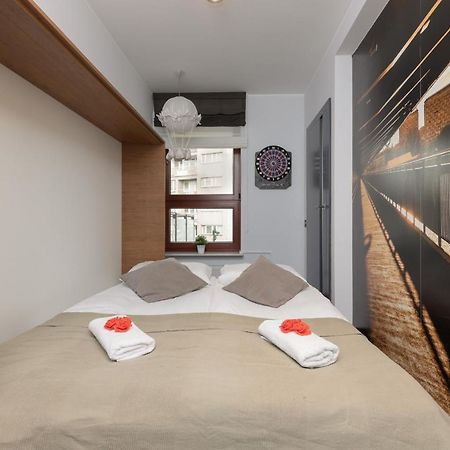 Warsaw Srodmiescie Riverside Three-Bedroom Apartment By Renters Exterior foto