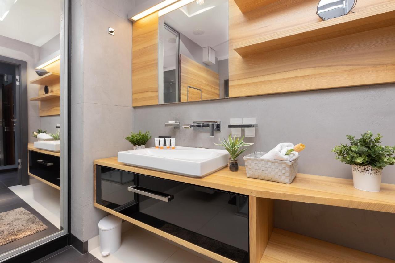 Warsaw Srodmiescie Riverside Three-Bedroom Apartment By Renters Exterior foto