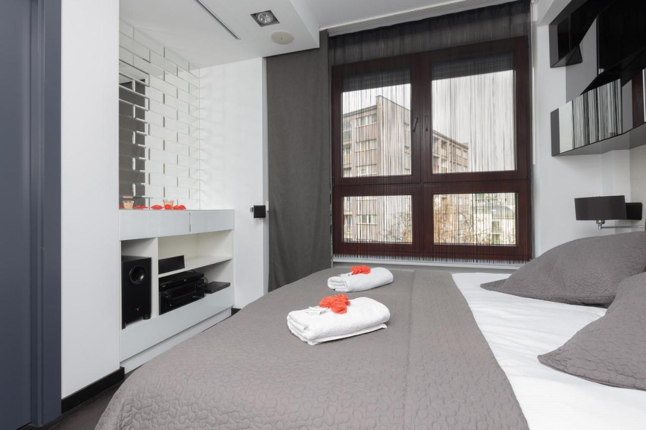 Warsaw Srodmiescie Riverside Three-Bedroom Apartment By Renters Exterior foto