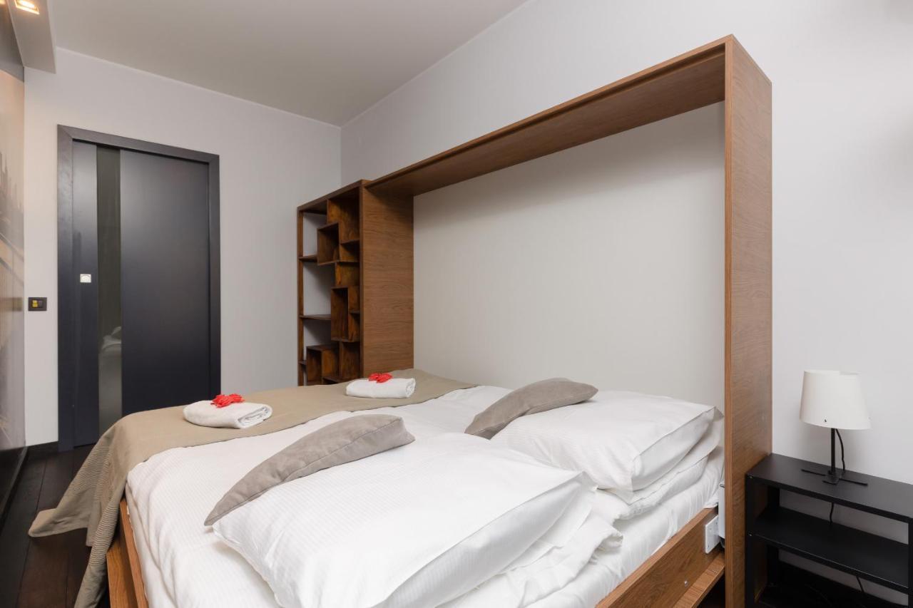 Warsaw Srodmiescie Riverside Three-Bedroom Apartment By Renters Exterior foto