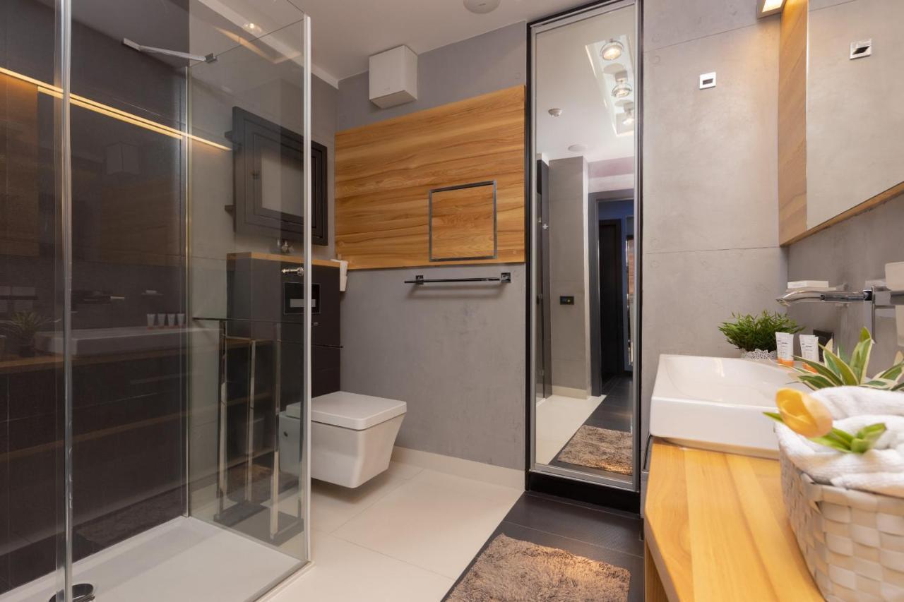 Warsaw Srodmiescie Riverside Three-Bedroom Apartment By Renters Exterior foto